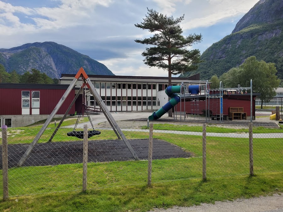 Lægreid skule symjebasseng